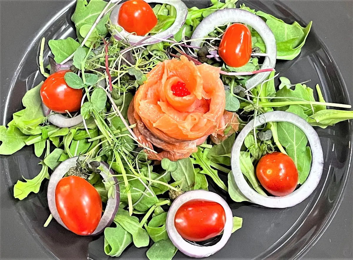 Rose de truite fumée avec salade de mesclun - LeBouillon16